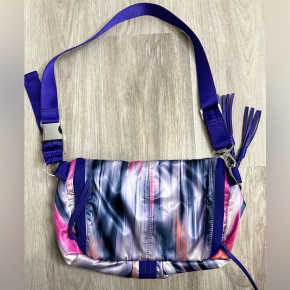 🦄🦄Lululemon Good Fortune Bag - Picture 8 of 16